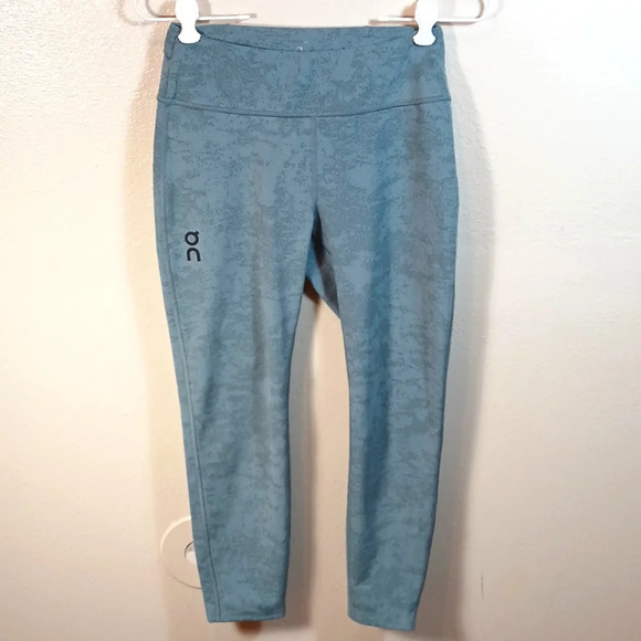 On Running Women's 7/8 Running Tights size XS or Small - Picture 3 of 14